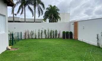 Imagem 5: Casa térrea sem piscina e bom quintal. 03 suítes em Alphaville Ipês, mais modesta, porém c