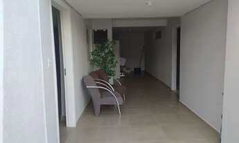 Imagem 2: Tranquilidade e sossego na praia com piscina