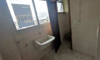 Imagem 6: Apartamento, cozinha com móveis planejados, lavanderia separada da cozinha, 3 dormitórios