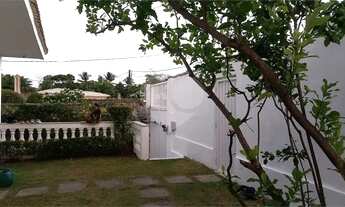 Imagem 3: Casa em estilo moderno., com 6 quartos e 4 vagas. Churrasquira e piscina