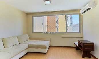 Imagem 3: Apartamento. Em rua tranquila, reformado, com vista definida