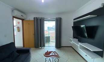 Imagem 4: Apartamento com móveis planejados, varanda e vaga coberta