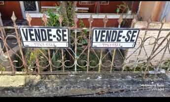 Imagem: Vendo TERRENO contendo uma casa, bairro