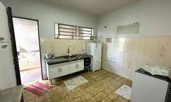 Imagem 6: Casa central com 3 dormitórios (1 suíte), garagem para 4 carros e quintal com potencial pa