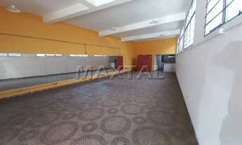 Imagem: Prédio em zona comercial da Avenida Agua