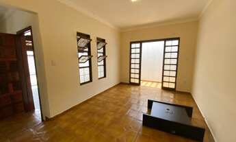 Imagem 3: Térrea para aluguel tem 170 metros quadrados com 4 quartos em Centro - Monte Carmelo - MG