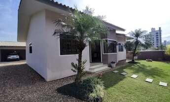 Imagem: Casa a venda com 2 suítes. Vila Nova