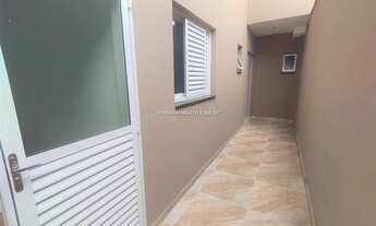 Imagem 3: Com suíte e amplo quintal! Planta quadrada! Próximo ao Parque Ipiranguina e Supermercado N