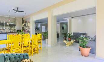 Imagem 7: Sobrado para venda com 378 m2 com 4 quartos, sendo duas suites, amplo quintal com piscina