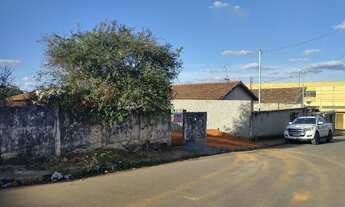 Imagem 2: Lote plano bem localizado