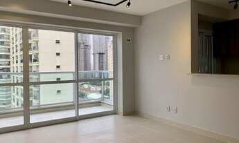 Imagem 3: O apartamento duplex, completamente reformado (sem uso após a reforma) está localizado a u