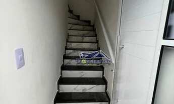 Imagem 3: Casa de condomínio na parte superior, com 2 dormitórios, sala, cozinha, banheiro, área de