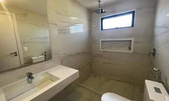 Imagem 3: Casa Triplex de condomínio Rio Mar V Barra da Tijuca para venda possui 453 m² com 3 suítes