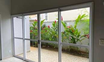 Imagem 4: Casa térrea sem piscina e bom quintal. 03 suítes em Alphaville Ipês, mais modesta, porém c