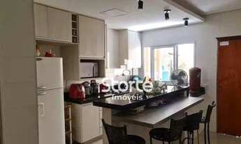 Imagem 4: Casa estilo sobrado com 3 dormitórios à venda, 395m² por R$ 895.000 - Santa Luzia - Uberlâ