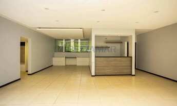 Imagem 4: Amplo Apartamento de Alto Padrão com Estrutura Completa com 4 Quartos na SQS 114 para Alug