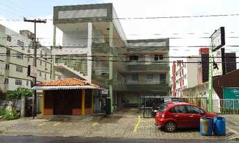 Imagem: Flats mobiliados a poucos metros do mar