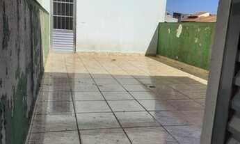 Imagem 3: Casa assobradada com 1 dorm e 2 vagas de garagem