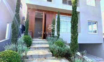 Imagem 2: Casa a venda em Tamboré com 5 suítes sendo 1 delas a master com 2 banheiros e banheira red