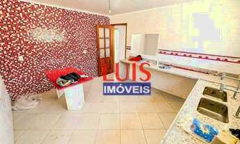 Imagem 3: Casa linear com 3 dormitórios e um excelente quintal gramado para alugar, 200 m² por R$ 2