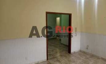 Imagem 4: Casa de rua-LOCAÇÃO-Marechal Hermes-Rio de Janeiro-RJ