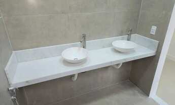 Imagem 4: Lindo Apto reformadíssimo,75 m2,vaga,2 qts(1 suíte),vista livre,sol manhã