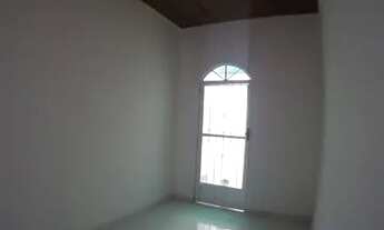 Imagem 2: Pequena casa com quintal na Abolição