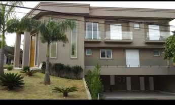 Imagem 2: Linda casa em Condomínio Clube, com 750 m². 5 suítes amplas. Ambientes integrados. Área Go