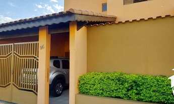 Imagem 1: Sobrado próximo ao Centro em Lorena à Venda