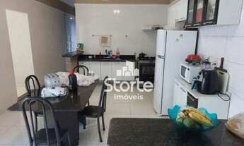 Imagem 2: Casa estilo sobrado com 4 dormitórios à venda, 225m² por R$ 650.000 - Jardim Europa - Uber