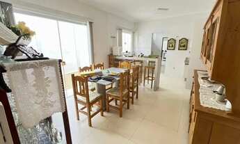 Imagem: Casa à venda - 180m² - 3 quartos - 2 banheiros