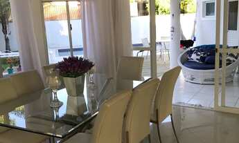 Imagem 3: Casa para aluguel e venda tem 400 metros quadrados com 4 quartos.