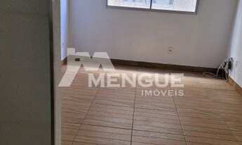 Imagem 2: Apartamento térreo com 2 dormitórios e 1 vaga de garagem, à venda no bairro Sarandi em Por