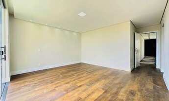 Imagem 7: Mansão com 4 Quartos, 3 Suítes com Closet e Varanda, Piscina e 4 Vagas em Vespasiano