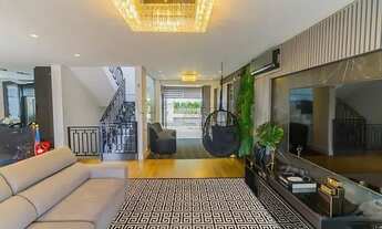 Imagem 6: Incrivel casa com 3 quartos, 3 suítes, semi mobiliada, ensolarada e com piscina. Melhor lo