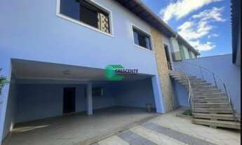 Imagem: Espaçoso e confortável sobrado