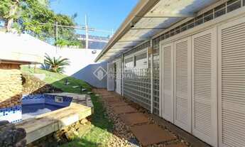 Imagem 7: Sobrado para venda possui 680 metros quadrados com 3 quartos