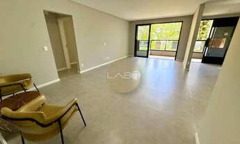 Imagem 4: Apartamento à Venda em Jurerê 3 Suítes, Varanda com Churrasqueira e 2 Vagas