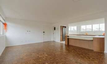 Imagem 4: Apartamento reformado com três quartos (uma suíte) no Batel