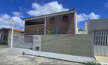 Imagem 2: Casa Padrão / Casa em Rua pública em Natal / Casa com 2 pavimentos / Casa no Bairro Lagoa