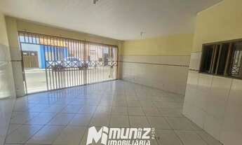 Imagem 3: Casa Com Ótima Localização Disponível Para Aluguel na Avenida Carlos Burlamarqui