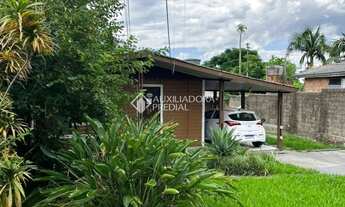 Imagem: Casa de madeira no bairro Natal na rua Ouro
