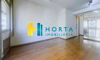 Imagem 7: Living com 3 ambientes divididos em sala de jantar, de estar e escritório, Uma suíte com s