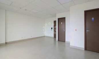 Imagem 2: Sala Comercial de 39m², em andar alto, 2 banheiros + varanda à venda e pronta para uso no