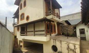 Imagem: Linda Casa de Esquina - Sobrado Residencial