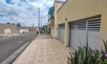 Imagem: Aluga-se encantadora Casa de 3 Quartos semi