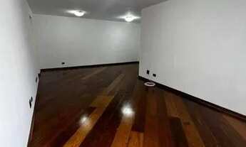 Imagem 2: 03 quartos, 01 suíte, amplo, rico em armários, 01 vaga e na melhor rua dos Jardins