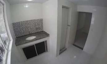 Imagem: Pequena casa com quintal na Abolição