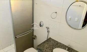 Imagem 4: Apartamento com ampla sala e vista privilegiada de esquina com Rua Padre Valdivino