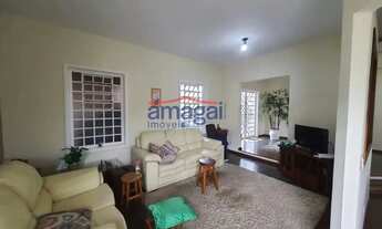 Imagem 2: Sobrado em Jacareí, no bairro Jardim Siesta, à venda